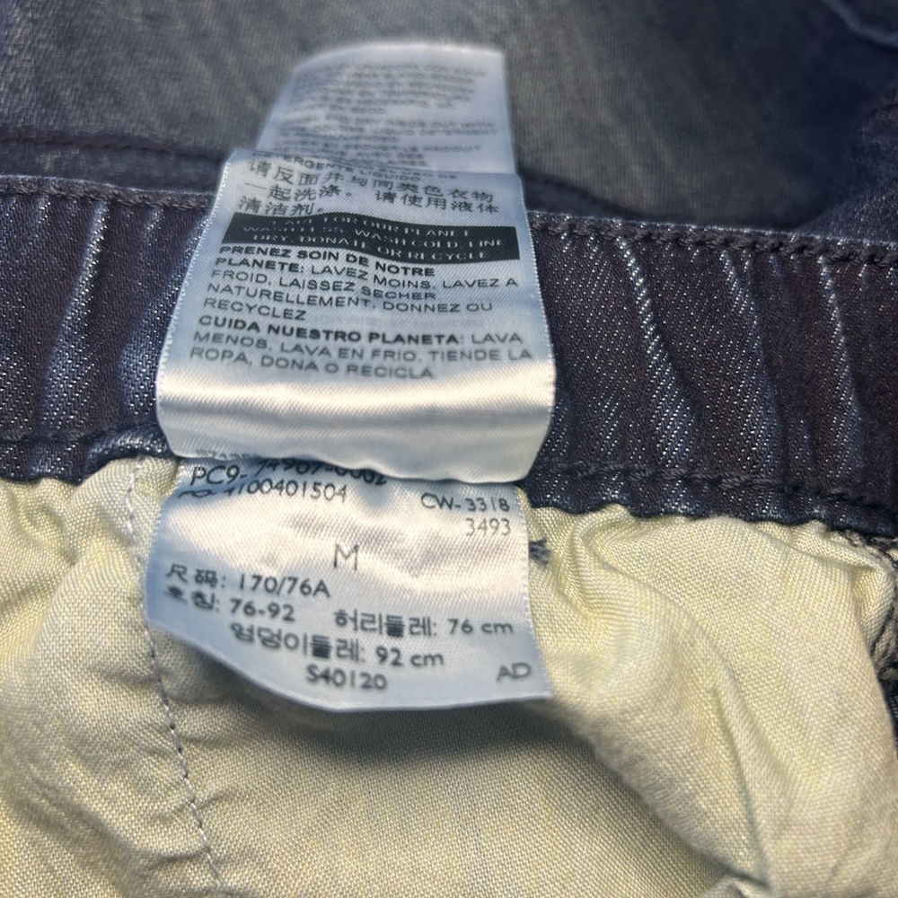 Signature Levis Bermuda Shorts - Picture 6 of 7